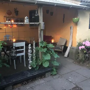 Retro Bolig - Fyldt Med Hygge! Ingen Luksus Appartement